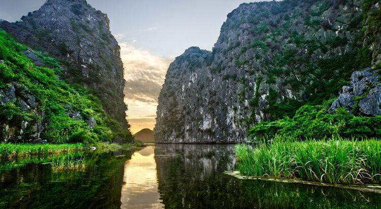 Thiên nhiên nơi đây đẹp như một bức tranh thủy mặc. Ảnh: hoabinhtourist