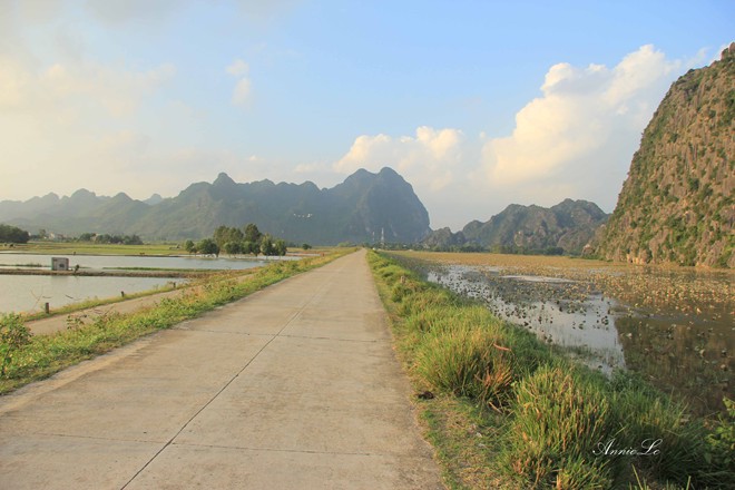 Không phải là đầm nước tự nhiên, đầm được hình thành từ năm 1960, sau khi tuyến đê trị thủy tả ngạn sông Đáy được đắp.