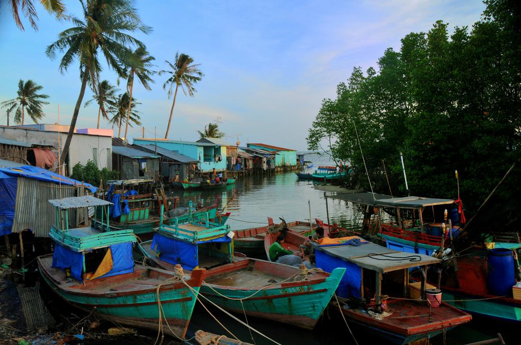 Làng chài cổ Hàm Ninh. Ảnh: Linh Vien Thai
