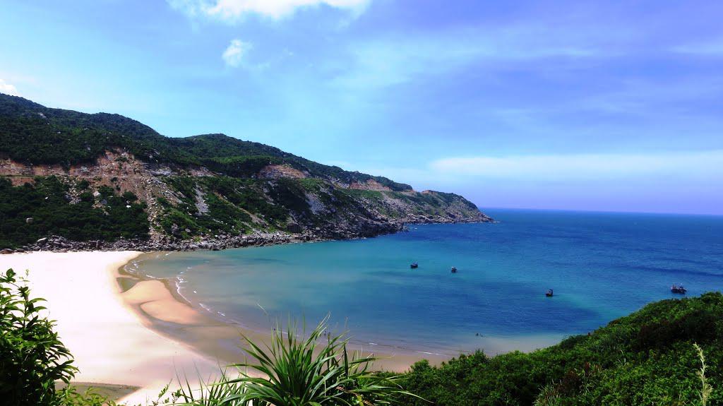 Bãi Môn hoang sơ quyến rũ. Ảnh: panoramio.com