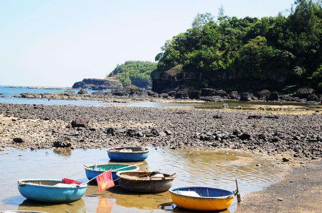 Vùng biển Bình Châu vốn là thương cảng cổ sầm uất từ nhiều thế kỷ trước. Di chỉ hàng chục tàu cổ đắm có niên đại hàng nghìn năm trước ở vùng biển Vũng Tàu (Bình Châu) đã minh chứng điều đó.