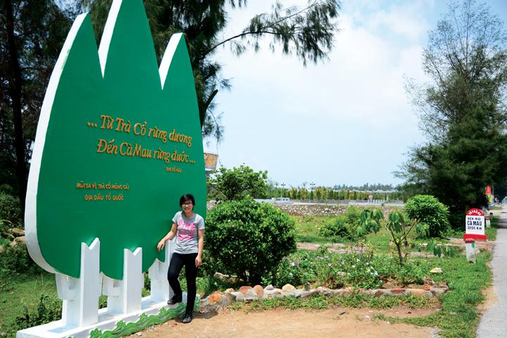 Tấm biển hình lá cây dương ở Sa Vĩ