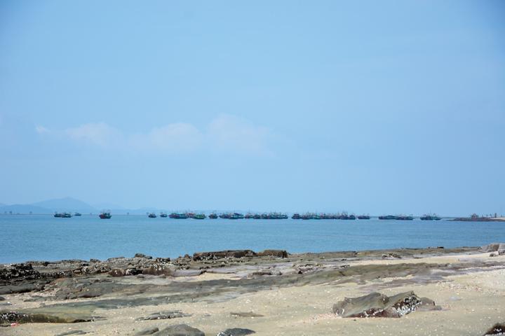 Bãi Đá Đen ở Mũi Ngọc