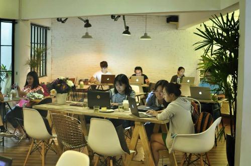 Quán còn là địa điểm lý tưởng cho những ai muốn giải quyết công việc trong một không gian thoải mái. Ảnh: FB