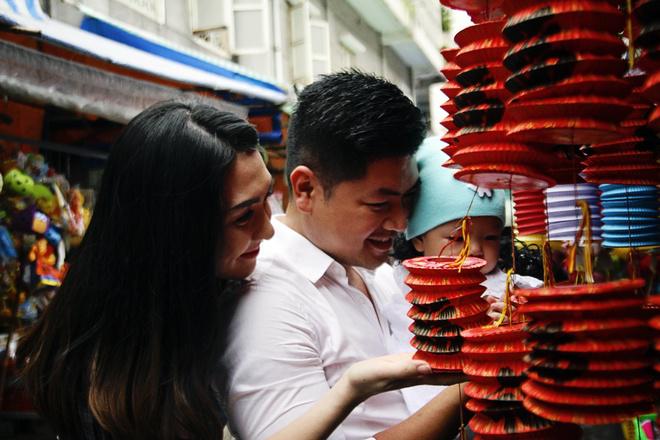 Đường Lương Nhữ Học nhộn nhịp hơn khi thành phố lên đèn. Một vòng dạo chơi cùng người thân và bạn bè sẽ để lại cho bạn nhiều kỷ niệm đáng nhớ trong dip Trung thu này.