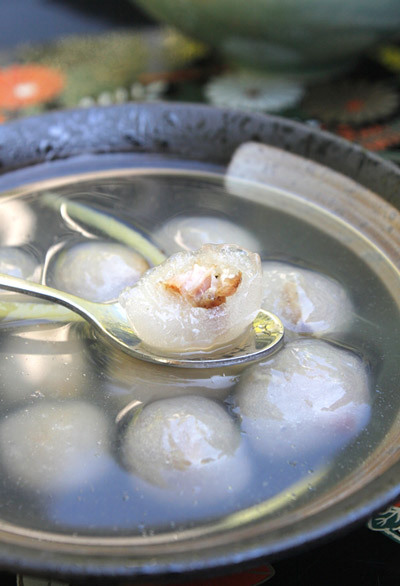 Chè bột lọc heo quay là một trong những món chè nổi tiếng của Huế. Ảnh: Cún Khang