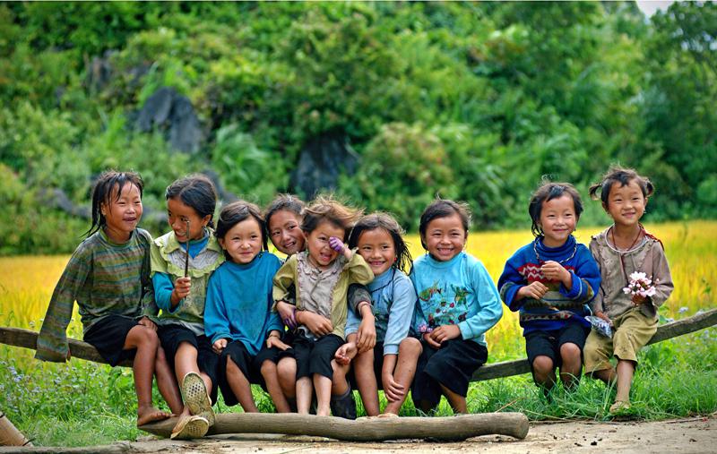 Trẻ em vui chơi ở bản Lao Chải. Ảnh: easytours24h