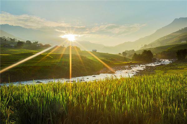 Đến Sapa du khách sẽ có cơ hội được ngắm nhìn thỏa thích cảnh bình minh hay hoàng hôn tuyệt đẹp ở vùng cao.