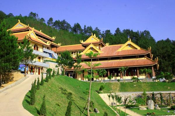 Truyền thuyết kể rằng, khoảng thế kỷ thứ 3, có một vị hòa thượng tên là Khương Tăng Hội dừng chân ở đây, dựng chùa truyền giáo, vì thế nơi đây là cái nôi của Phật giáo Việt Nam. Ảnh: phatgiao.