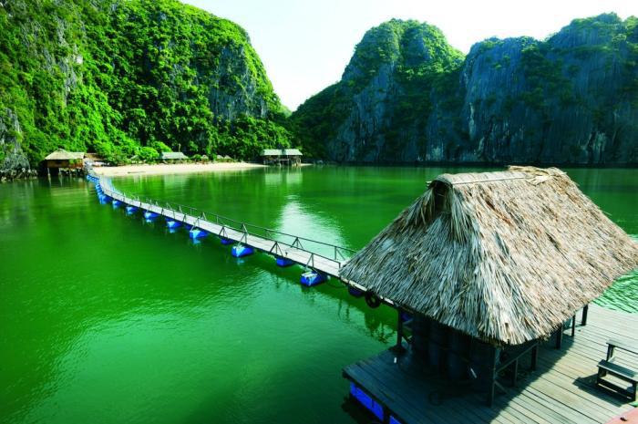 Khung cảnh thiên nhiên tuyệt đẹp. Ảnh: Cát Bà Sandy Beach
