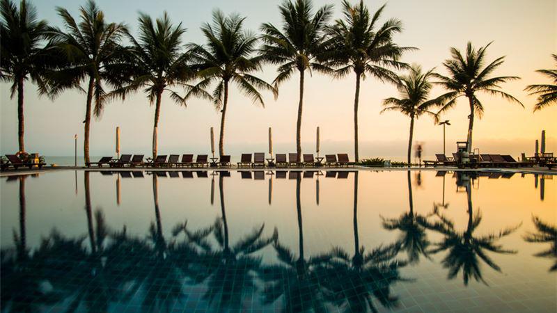 Hồ bơi xinh đẹp của khu nghỉ dưỡng Victoria Hội An Beach Resort & Spa. Ảnh: DiLaDen.com