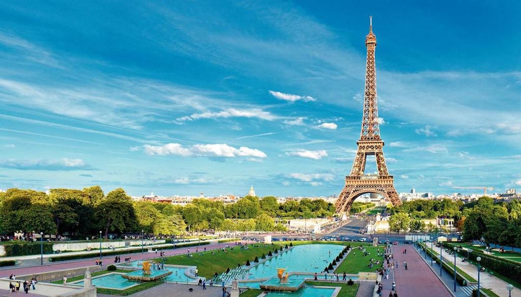 4. Paris, Pháp: Vụ tấn công khủng bố không ảnh hưởng nhiều tới lượng khách đến đây. Thành phố tình yêu đã tăng 5 bậc so với năm 2015. Kinh đô ánh sáng sẽ đem lại cho du khách những trải nghiệm văn hóa và ẩm thực khó quên. Ảnh: Thomascook.