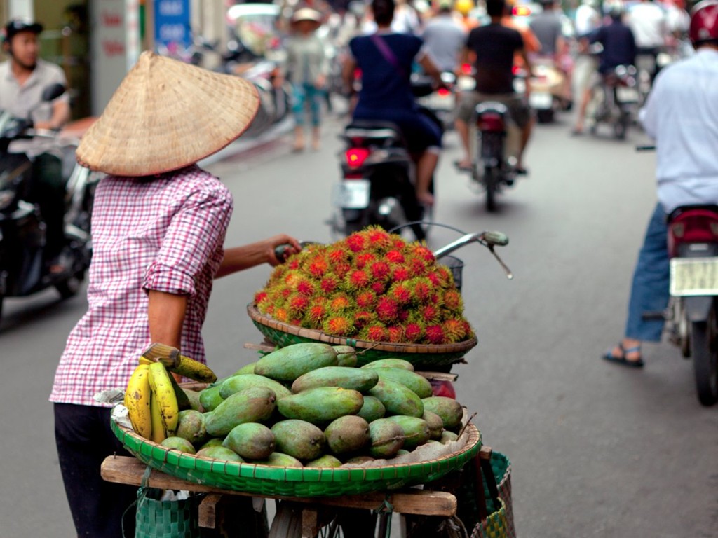 Hà Nội, Việt Nam: Được Lonely Planet đánh giá là một trong những thành phố giá rẻ tuyệt nhất châu Á, Hà Nội được biết tới với khu phố cổ quyến rũ, những ngôi chùa tinh tế, phố xá nhộn nhịp và nền văn hóa độc đáo.