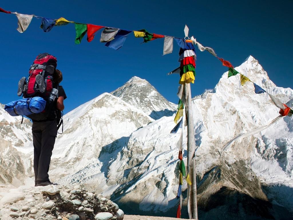 Đỉnh Everest, Nepal: Chinh phục nóc nhà thế giới là mơ ước của nhiều người. Chính phủ Nepal dự định cấm người leo nghiệp dư lên đỉnh Everest để đảm bảo an toàn. Do đó, nếu muốn có được trải nghiệm này, bạn nên chuẩn bị lên đường sớm.