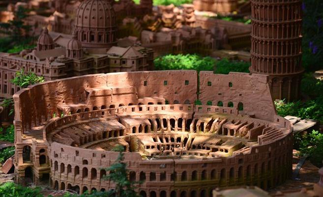 Đấu trường La Mã (Italia).