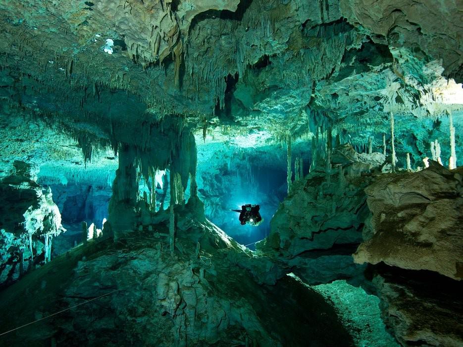 Dos Ojos, Tulum, Mexico: Đây là nơi lý tưởng cho các thợ lặn và du khách ưa cảm giác mạnh trong lòng hang đầy nhũ đá ngoạn mục.