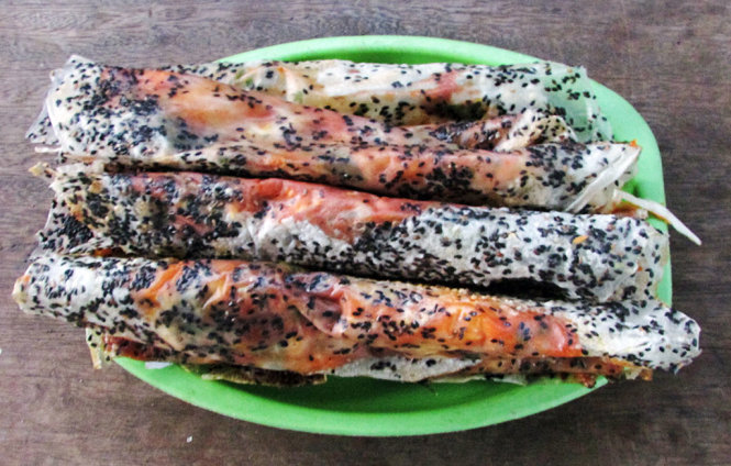 Bánh tráng cuốn tương Chợ Lầu - Ảnh: Nguyễn Thiên Đăng
