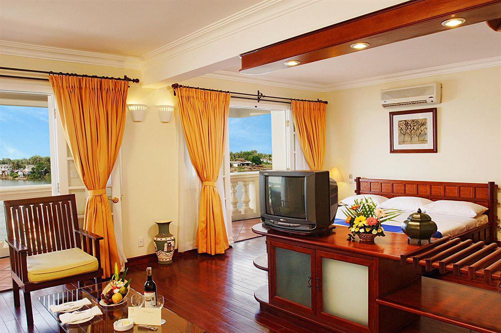 Phòng Junior Suite sang trọng với không gian rộng rãi
