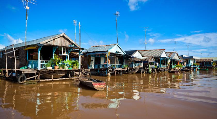 Khung cảnh làng quê sông nước yên bình
