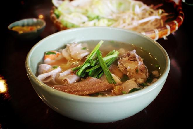 Hủ tíu Mỹ Tho có vị ngọt thanh của nước dùng cùng cọng hủ tiếu dai mềm. Ảnh: An Huỳnh.