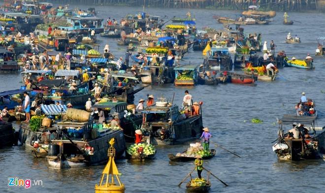Chợ nổi trên sông. Ảnh: Ngọc Trinh.