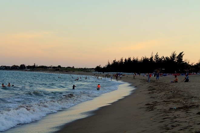 Phan Rang sở hữu nhiều bãi tắm đẹp, hoang sơ rất thích hợp cho dân phượt đến khám phá. Ảnh: Văn Hào.