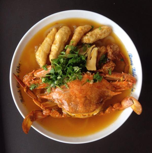 Giá từ 35.000 đồng cho một bát bánh canh ghẹ cực đậm đà. (Ảnh: Internet)