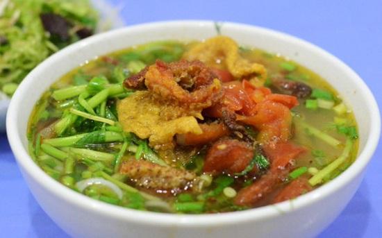 Một suất bún cá siêu đầy, dậy mùi thơm phức chỉ có giá từ 30.000 đồng/bát. (Ảnh: Internet)