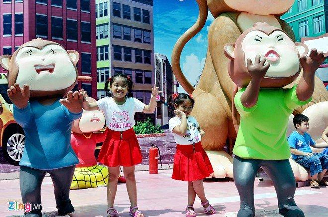 Những bối cảnh này là nơi cả nhà, đặc biệt là những trẻ nhỏ tạo dáng, nhập vai, và lưu lại những hình ảnh vui nhộn.