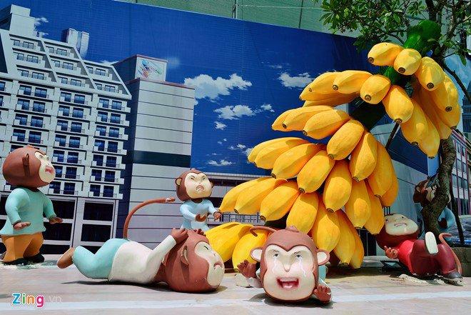 Khu vui chơi có slogan "Diễn sâu có gì xấu", mô tả các cảnh quay trong phim trường của những bộ phim nổi tiếng trên thế giới. 101 diễn viên quần chúng là những chú khỉ được chế tác thành 101 kiểu dáng, biểu cảm vui nhộn cho 12 đại cảnh phim.