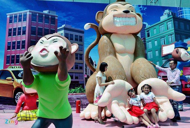Phim King Kong và Người đẹp lấy bối cảnh King Kong phá hủy nhiều công trình trong thành phố và có bàn tay khổng lồ.