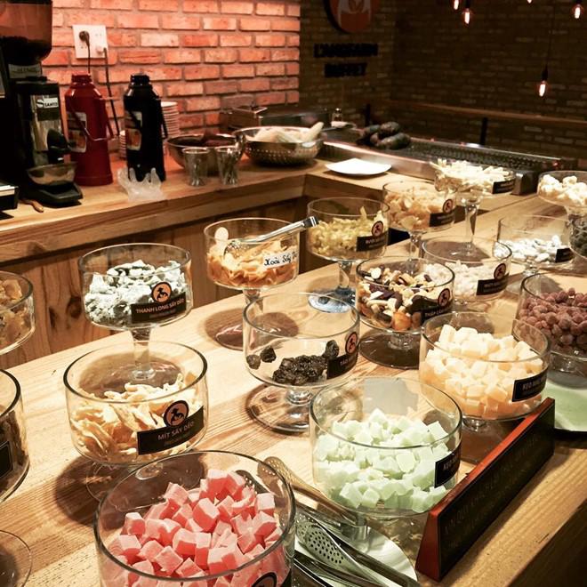Buffet hoa quả sấy dẻo, trà, kem chỉ với 39.000 đồng.