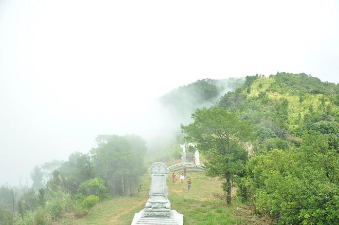 Những ngày lễ khách đến Bạch Mã thường đông hơn.