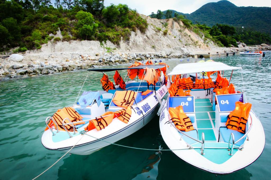 Ca nô đi Cù Lao Chàm. Ảnh: Dailytravel