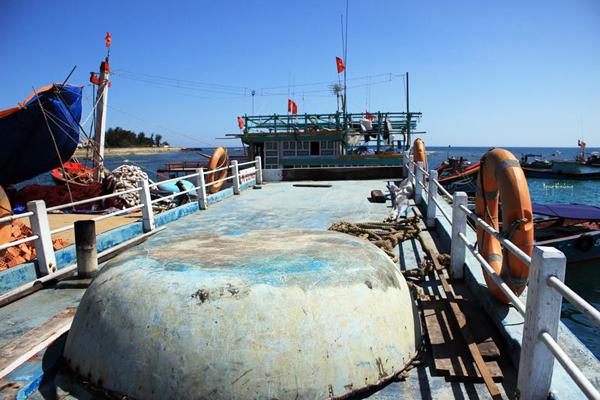 Tầng 2 tàu đi đảo bé.