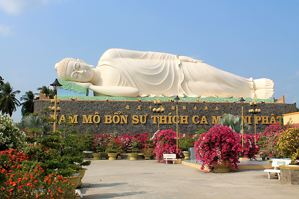 Đến Tiền Giang đừng bỏ qua điểm tâm linh chùa Vĩnh Tràng.