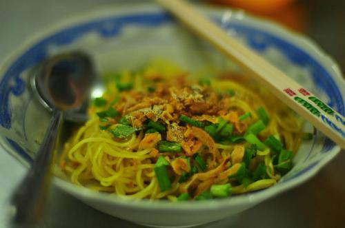Sủi cảo mì khô thập cẩm là một dạng mì thu hút nhiều thực khách Sài Gòn. Ảnh: Trí Phạm.