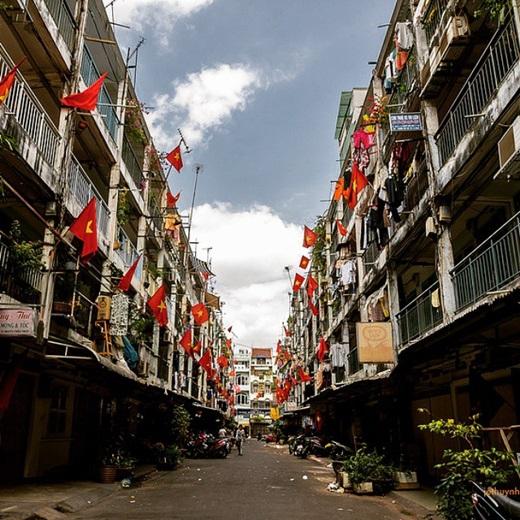 Tràn ngập sắc cờ mừng ngày đại lễ. (Nguồn IG @jethuynh)