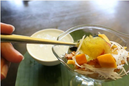 Chè bốn mùa xuất hiện hứa hẹn cuốn hút giới trẻ mê ăn vặt.