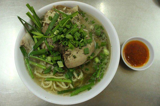Quán mở bán vào 2 khung giờ là 7 – 11 giờ và 15 – 23 giờ, mỗi ngày Ảnh: Lưu Trân