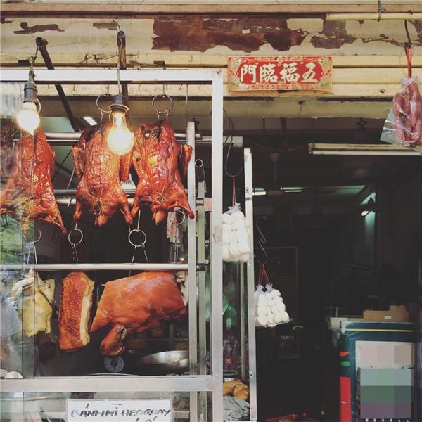 Đâu đó ở khu phố Tây này, có chút gì đó xưa cũ như khu Chợ Lớn. (Ảnh: IG @claratjf)
