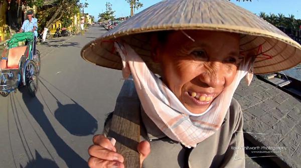Một ngày bình yên ở Hội An qua ống kính khách Tây