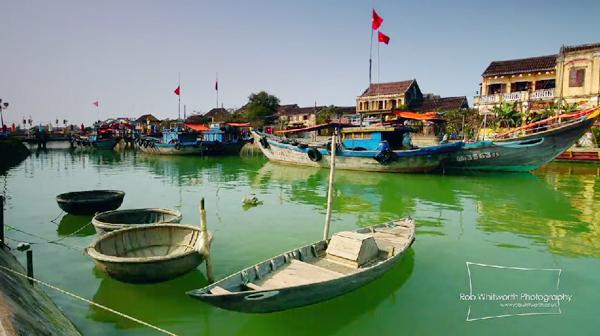 Một ngày bình yên ở Hội An qua ống kính khách Tây