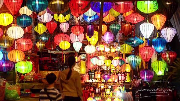 Một ngày bình yên ở Hội An qua ống kính khách Tây