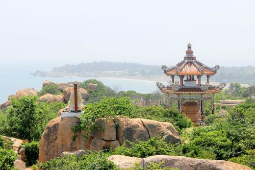 Một góc chùa Cổ Thạch. Ảnh: Hồ Ngọc Thanh.