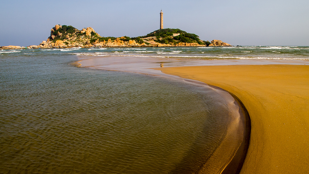 Mũi Kê Gà nằm tại xã Thuận Quý, huyện Hàm Thuận Nam, cách Phan Thiết khoảng 30 km. Ảnh: Viet Bach