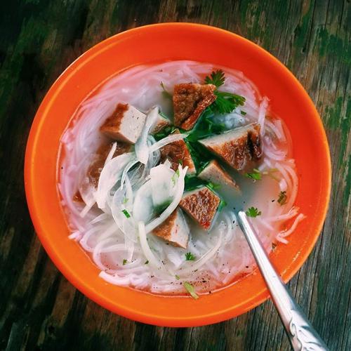 Bánh canh chả cá là món đặc sản nên thử khi ghé đến Ninh Thuận.