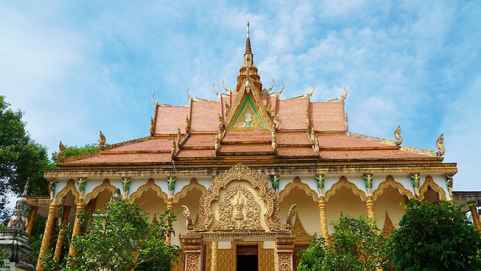 Chùa Mới nằm trên đường 91, cách chợ Bách hóa Cửa khẩu Quốc tế Tịnh Biên khoảng 2 km, do người Khmer xây dựng. Không chỉ là nơi tu hành của các nhà sư theo phái Nam Tông, chùa còn là điểm sinh hoạt văn hóa của đa số bà con dân tộc Khmer trong khu vực.