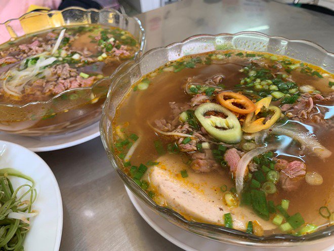 Bún bò Huế chú Há (Hạnh) nằm ở số 300 Võ Văn Tần, phường 5, quận 3 (TP.HCM). Ảnh: Lưu Trân