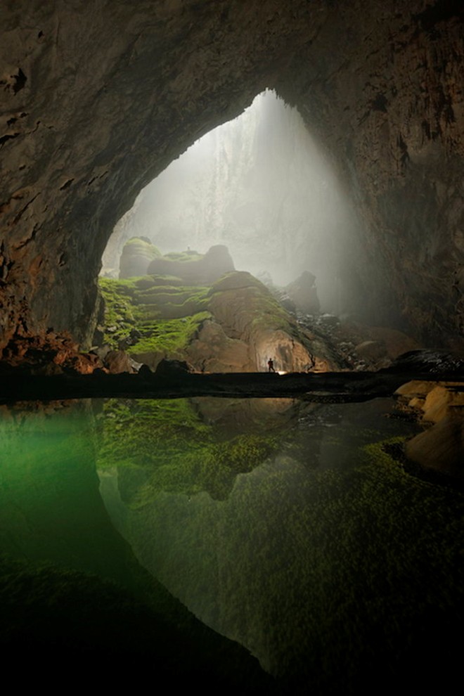 Bức ảnh chụp hang Sơn Đoòng từng đăng trên tạp chí National Geographic của Carsten Peter 